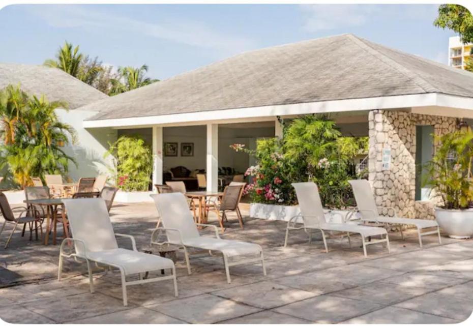 Апартаменты Beryls At Seawind On The Bay , Montego Bay , Jamaica Экстерьер фото