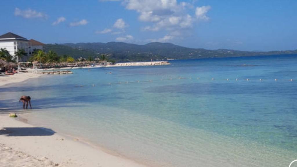 Апартаменты Beryls At Seawind On The Bay , Montego Bay , Jamaica Экстерьер фото